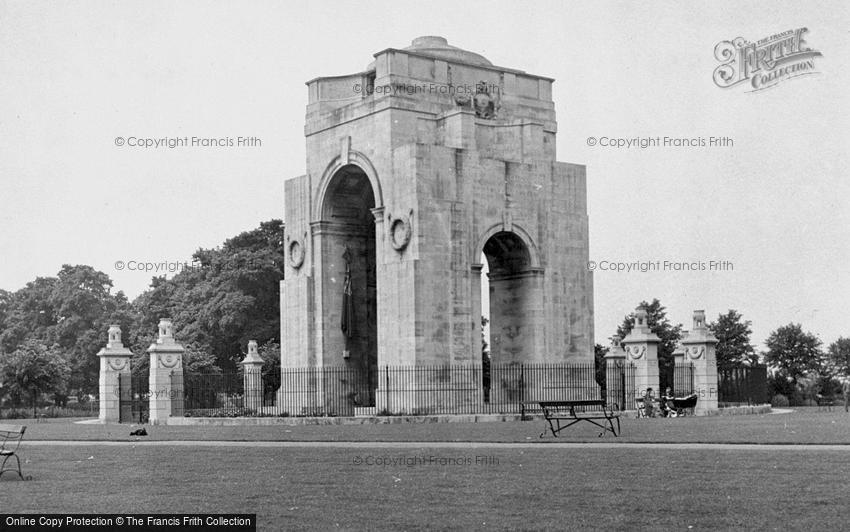 Leicester, the War Memorial, Victoria Park c1950