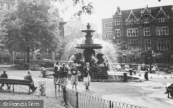 Town Hall Square Fountain c.1955, Leicester