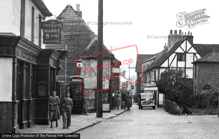 Photo of Leigh On Sea, High Street And The Smack Inn c.1950