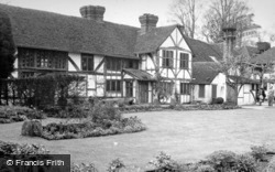 Priest's House 1951, Leigh