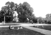 The Green 1904, Leigh