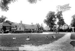 The School 1904, Leigh