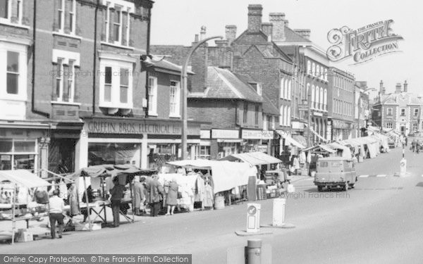 Photo of Leighton Buzzard, High Street, Shops And Stalls c.1965