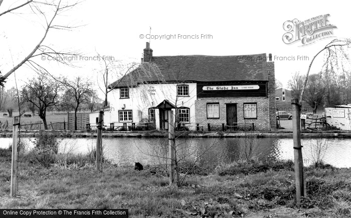 Leighton Buzzard, the Canal and Globe Inn c1965 Photo of Leighton Buzzard, The Canal And Globe Inn c.1965