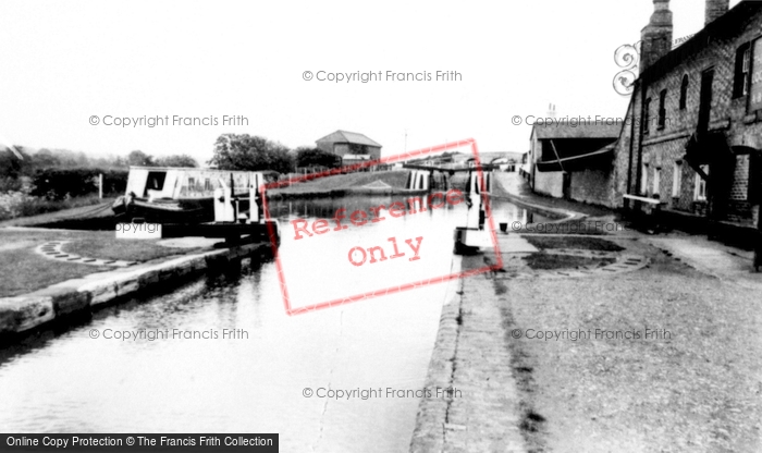 Photo of Leighton Buzzard, The Three Locks c.1955