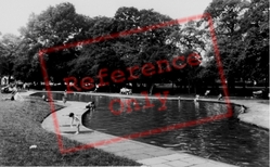 Letchworth, The Ebenezer Howard Paddling Pool c.1965, Letchworth Garden City
