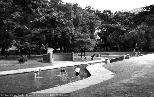 Photo of Letchworth, The Paddling Pool, Howard Park c.1950
