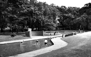 Letchworth, The Paddling Pool, Howard Park c.1950, Letchworth Garden City