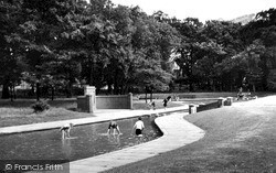 Letchworth, The Paddling Pool, Howard Park c.1950, Letchworth Garden City