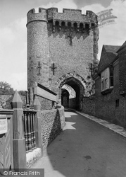 Castle, The Barbican 1921, Lewes