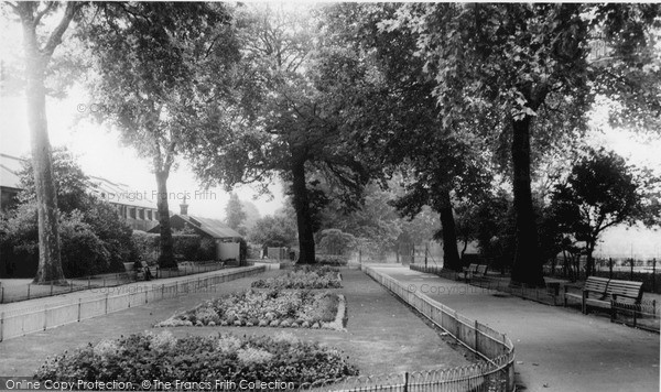 Photo of Lewisham, Manor House Gardens, Lee Green c.1960