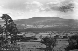 Penhill From The Shawl 1929, Leyburn