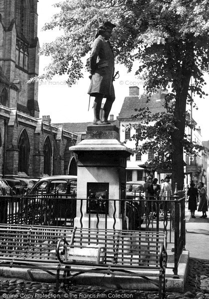 Photo of Lichfield, Boswell's Statue c.1950