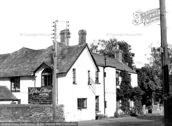 Photo of Lifton, Cottage Hotel c.1950