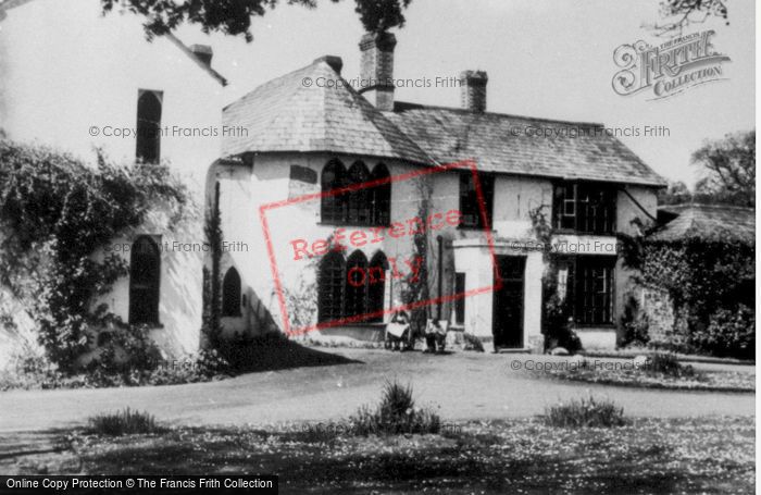Photo of Lifton, The Cottage Hotel c.1950