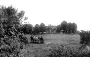 1925, Limpsfield