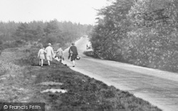 Walking By The Common 1929, Limpsfield Chart