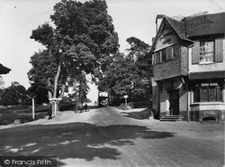Pebble Hill 1924, Limpsfield