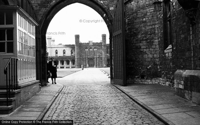 Photo of Lincoln, Castle Crown Court Through East Gate c.1952