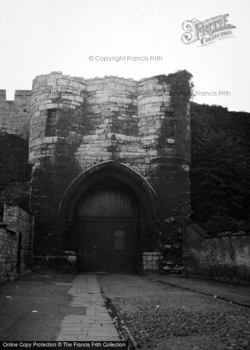 Photo of Lincoln, Castle Gateway 1951