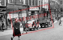 Hurrying On High Street c.1950, Lincoln