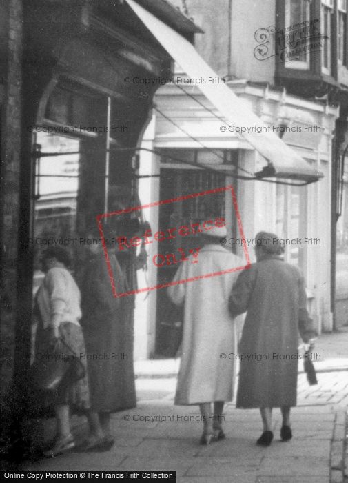 Photo of Lincoln, Ladies Window Shopping, Bailgate c.1955
