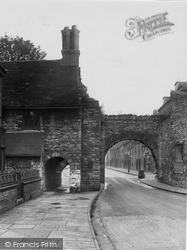 Newport Arch 1923, Lincoln