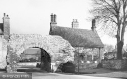 The Newport Arch c.1920, Lincoln