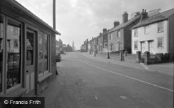 The Main Road 1955, Lingfield