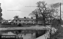 The Pond 1951, Lingfield