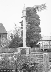The War Memorial 1951, Lingfield