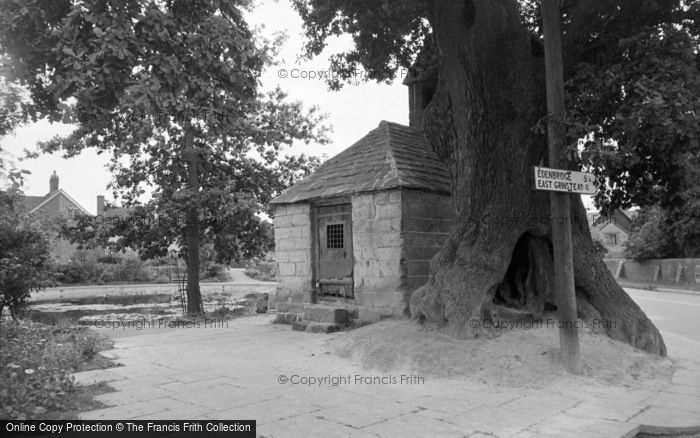Photo of Lingfield, Ye Village Cage 1958