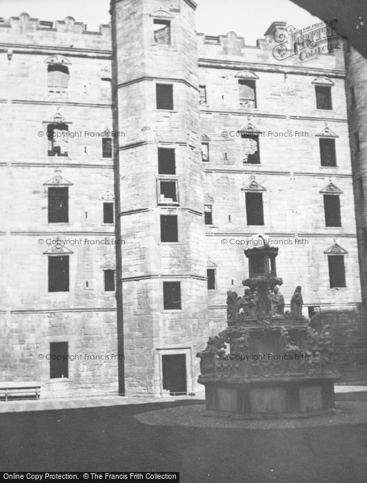 Photo of Linlithgow, Palace Courtyard 1949