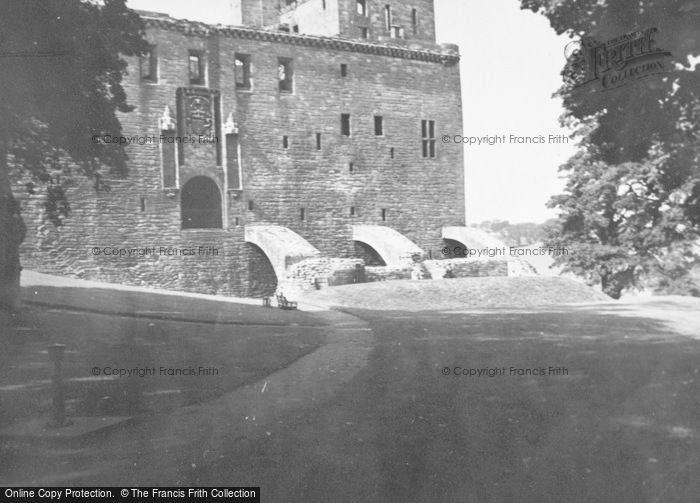 Photo of Linlithgow, Palace, Old Entrance East Side 1949