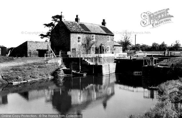 Photo of Linton-on-Ouse, the Lock, River Ouse c1960