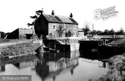 Linton-on-Ouse, the Lock, River Ouse c1960