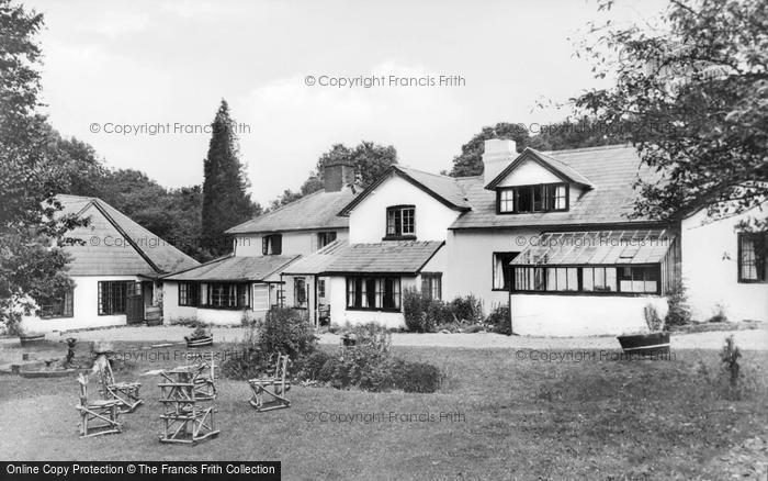 Photo of Linwood, High Corner Hotel c.1965
