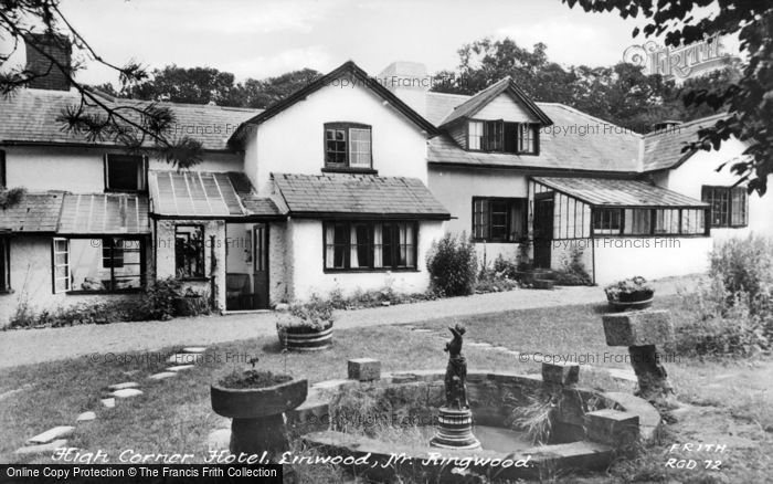 Photo of Linwood, High Corner Hotel c.1965