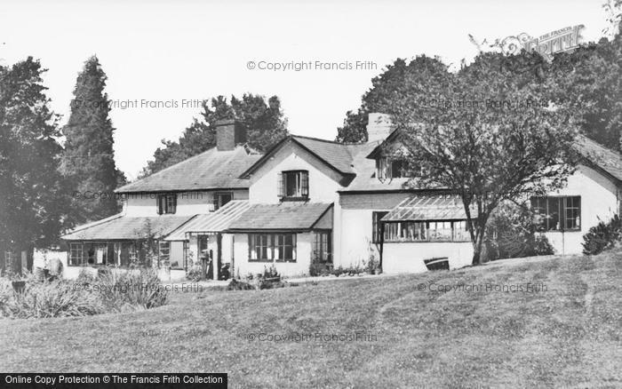 Photo of Linwood, High Corner Hotel c.1965