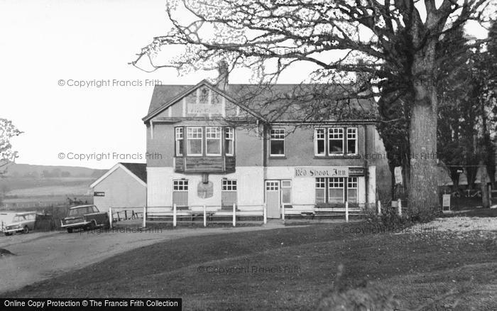 Photo of Linwood, Red Shoot Inn c.1960