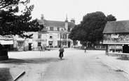 The Town 1911, Liphook