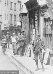 Boy In Fore Street 1906, Liskeard