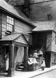 Girls On Church Street 1906, Liskeard