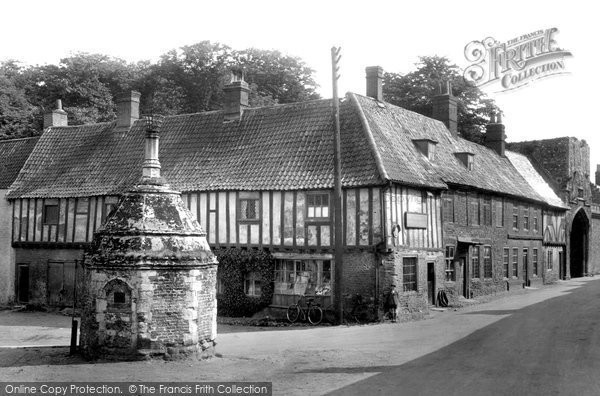 Photo of Little Walsingham, Old Houses And Pump 1929