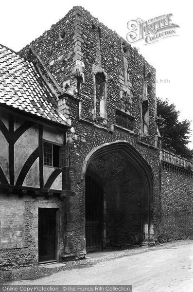 Photo of Little Walsingham, The Priory Gateway 1922