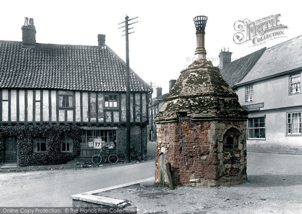 Photo of Little Walsingham, The Pump And Old Houses 1929