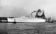 Liverpool, the 'Empress of England' leaving Liverpool c1958