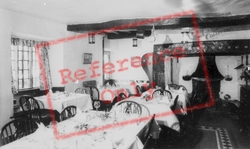 West Arms Hotel, Dining Room c.1965, Llanarmon Dyffryn Ceiriog