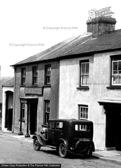 Photo of Llanarthney, The Emlyn Arms 1938