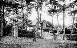 Glyn-Y-Weddw Entrance 1897, Llanbedrog